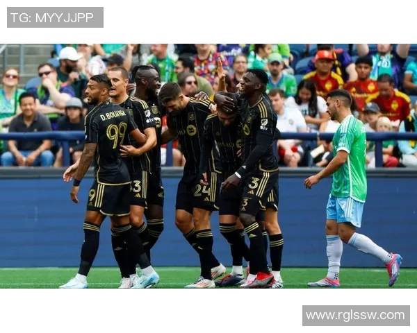 西雅图与洛杉矶足球对决揭示美国职业联赛的激烈竞争与魅力 西雅图与洛杉矶足球对决揭示美国职业联赛的激烈竞争与魅力